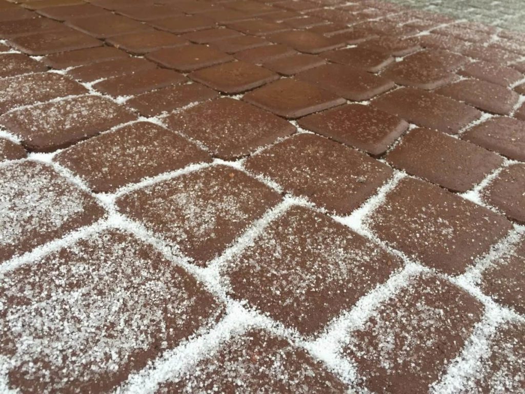 укладка брусчатки зимой