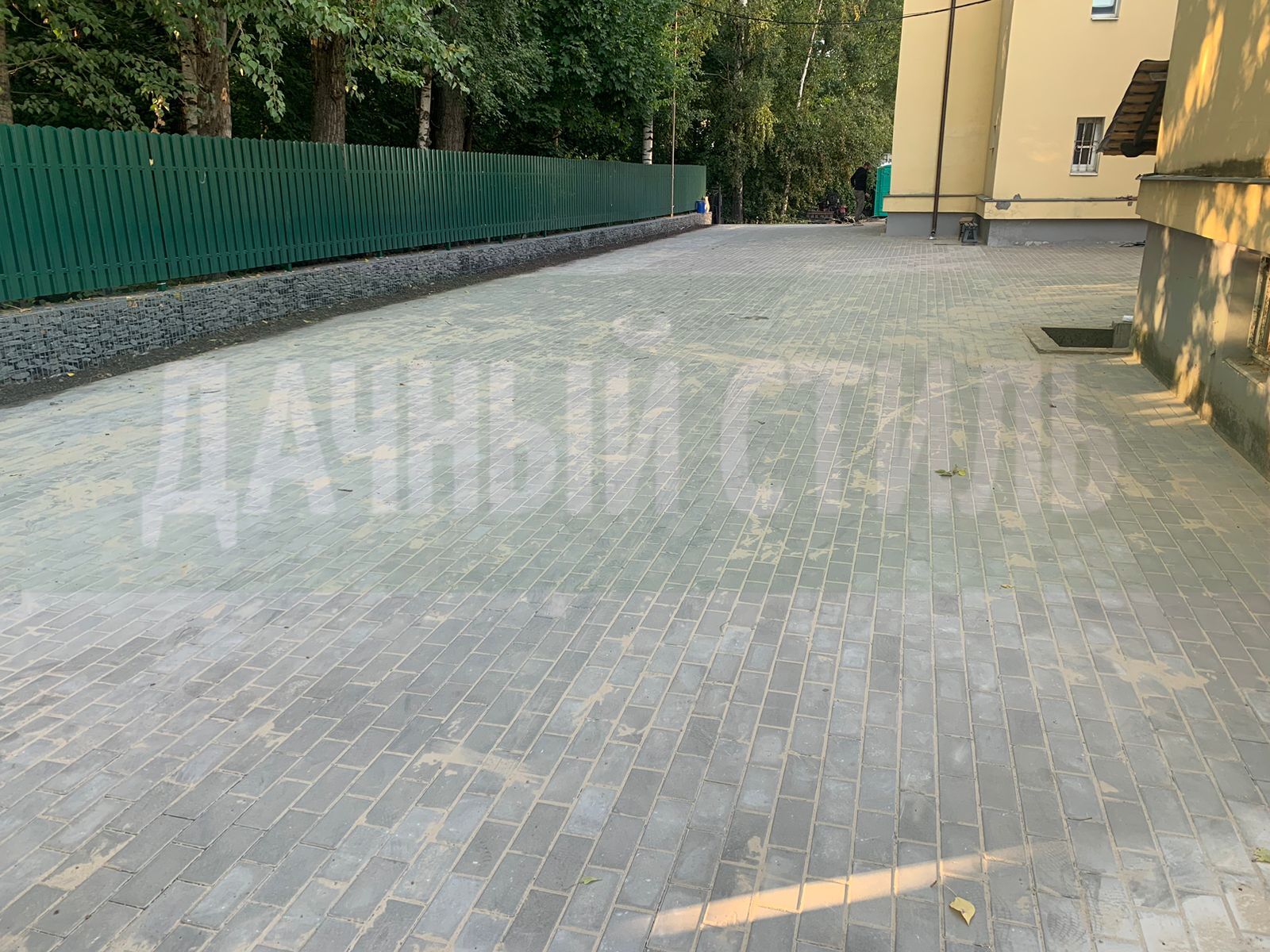 Укладка тротуарной плитки на кладбище (Караваевская, 18) icon
